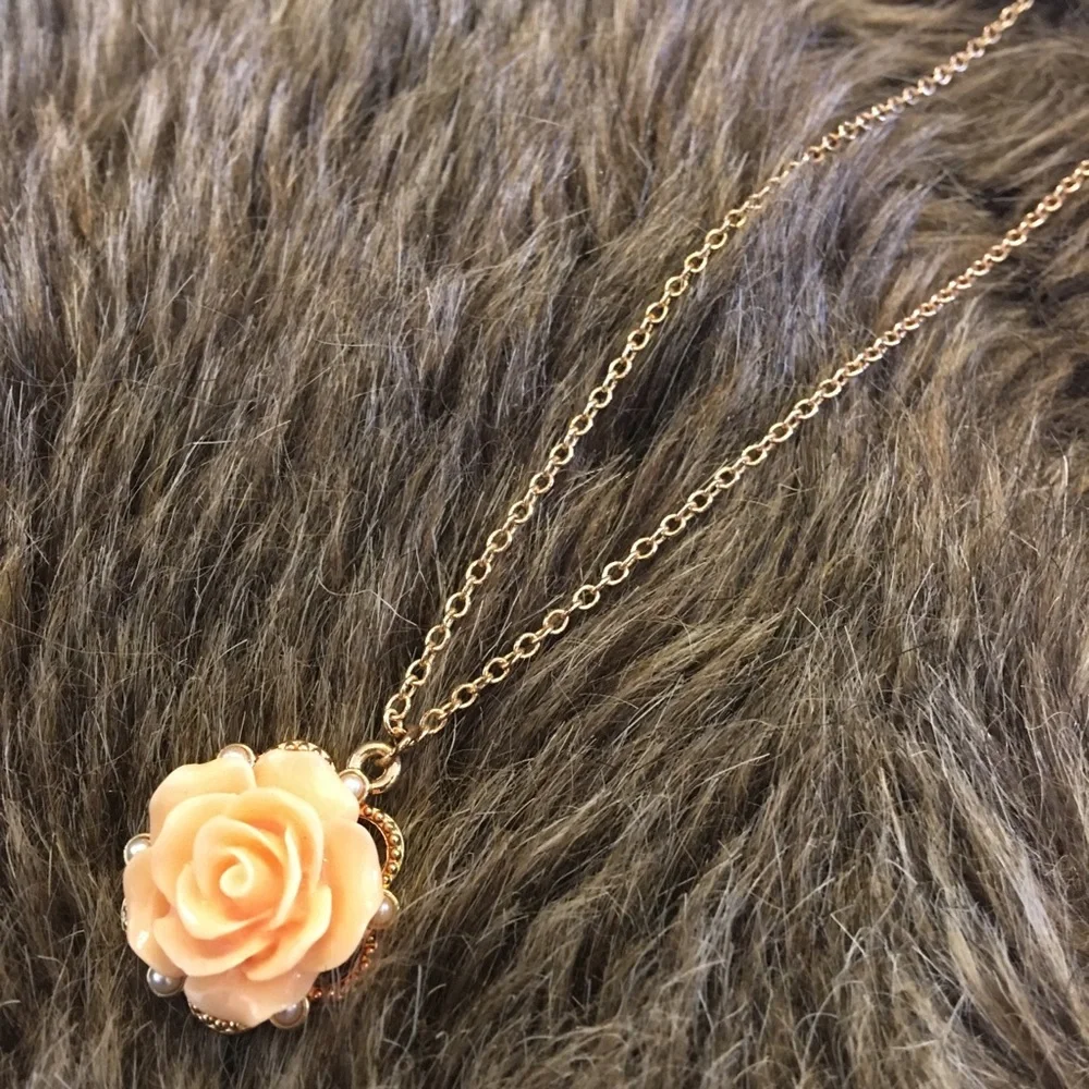 Victorian style resin peach rose pendant necklace